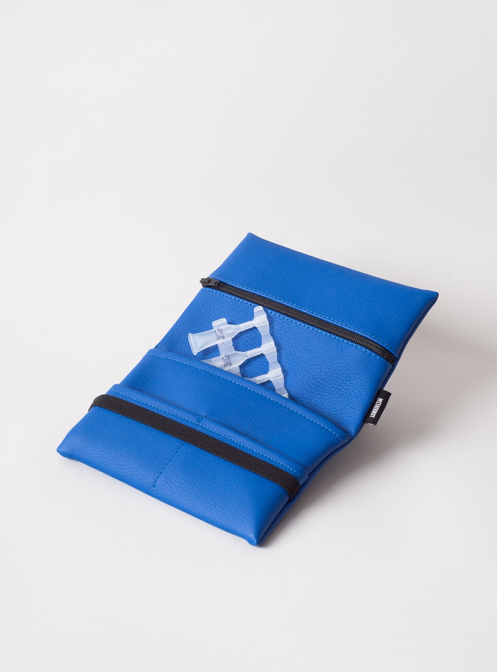 Pouch (blue) in vegan leather, made in Portugal by wetheknot.