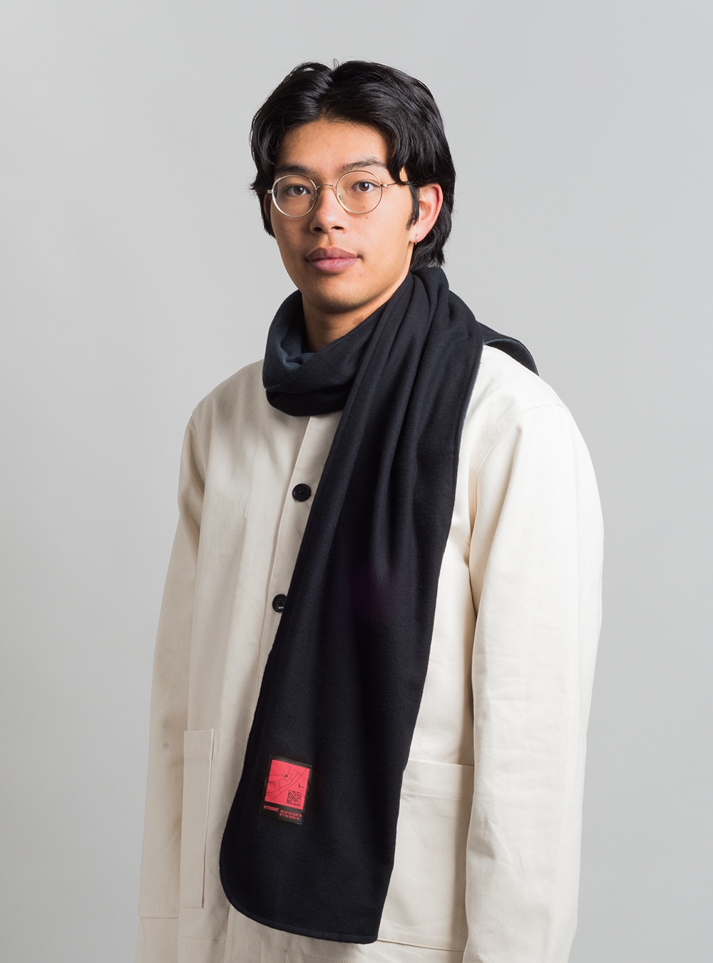 Essential reversible scarf (black) made in Portugal with premium quality cotton. Made by Sohil at wetheknot