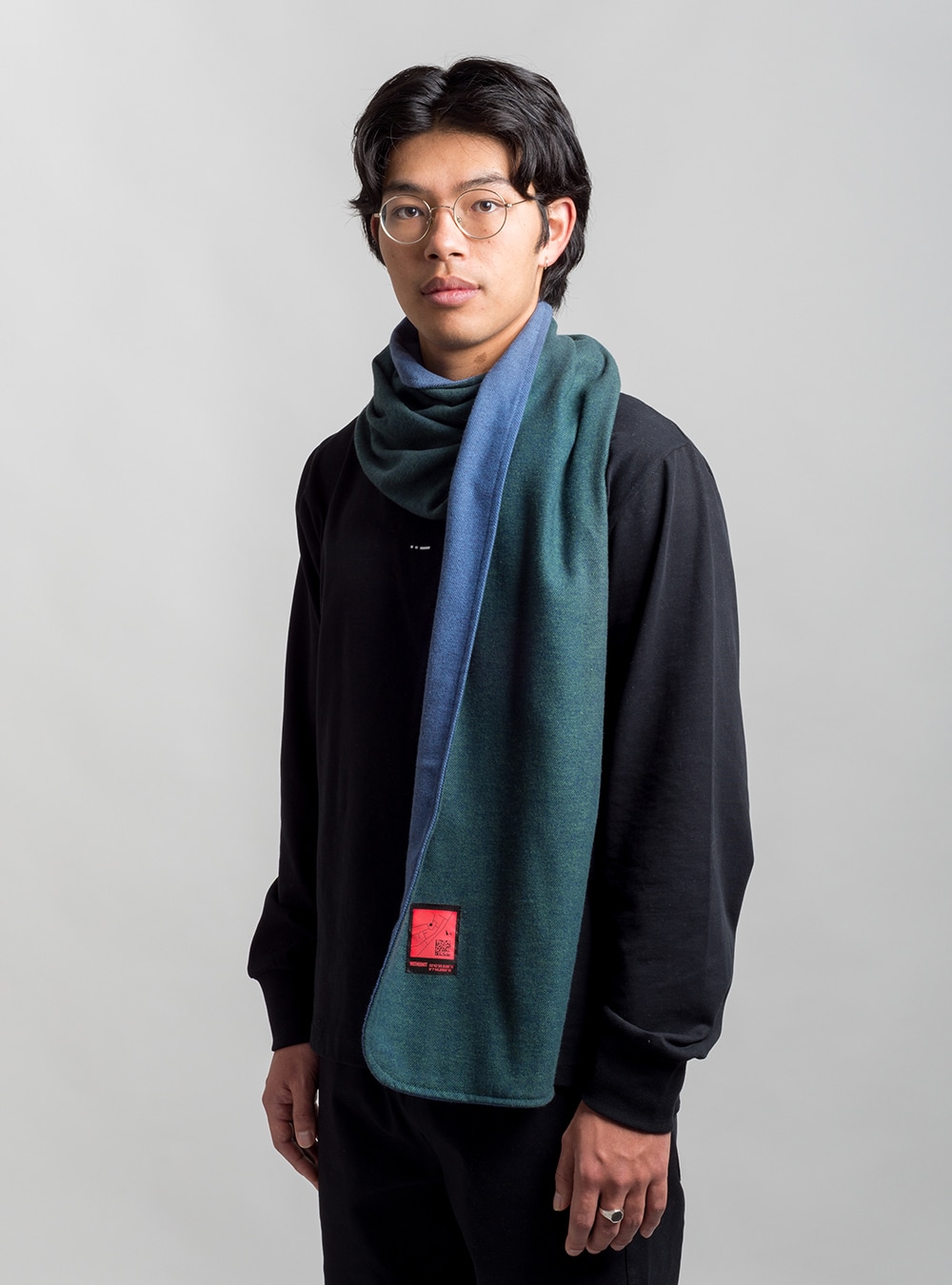 Essential reversible scarf (green) made in Portugal with premium quality cotton. Made by Sohil at wetheknot